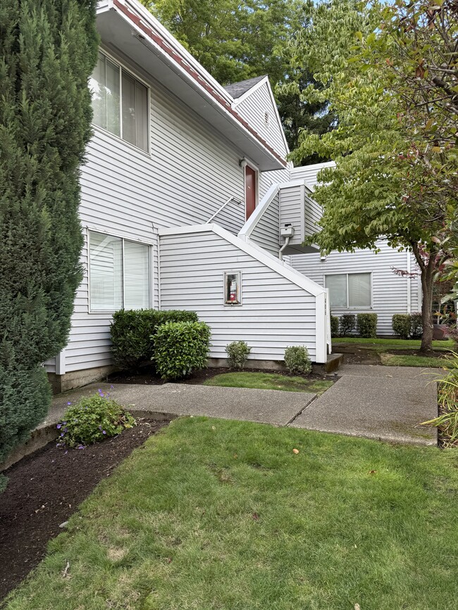 Building Photo - 406 4th Ave