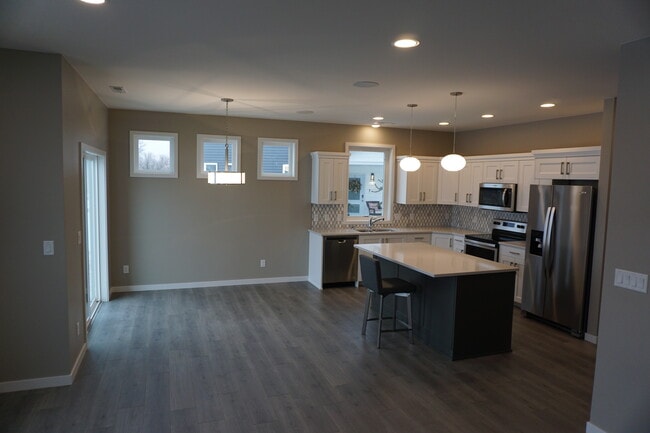 Large open concept living space - 3811 Stacy Dr