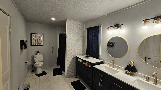 Foto del edificio - 715 Sabine St