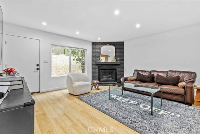 Foto del edificio - 635 E Magnolia Blvd