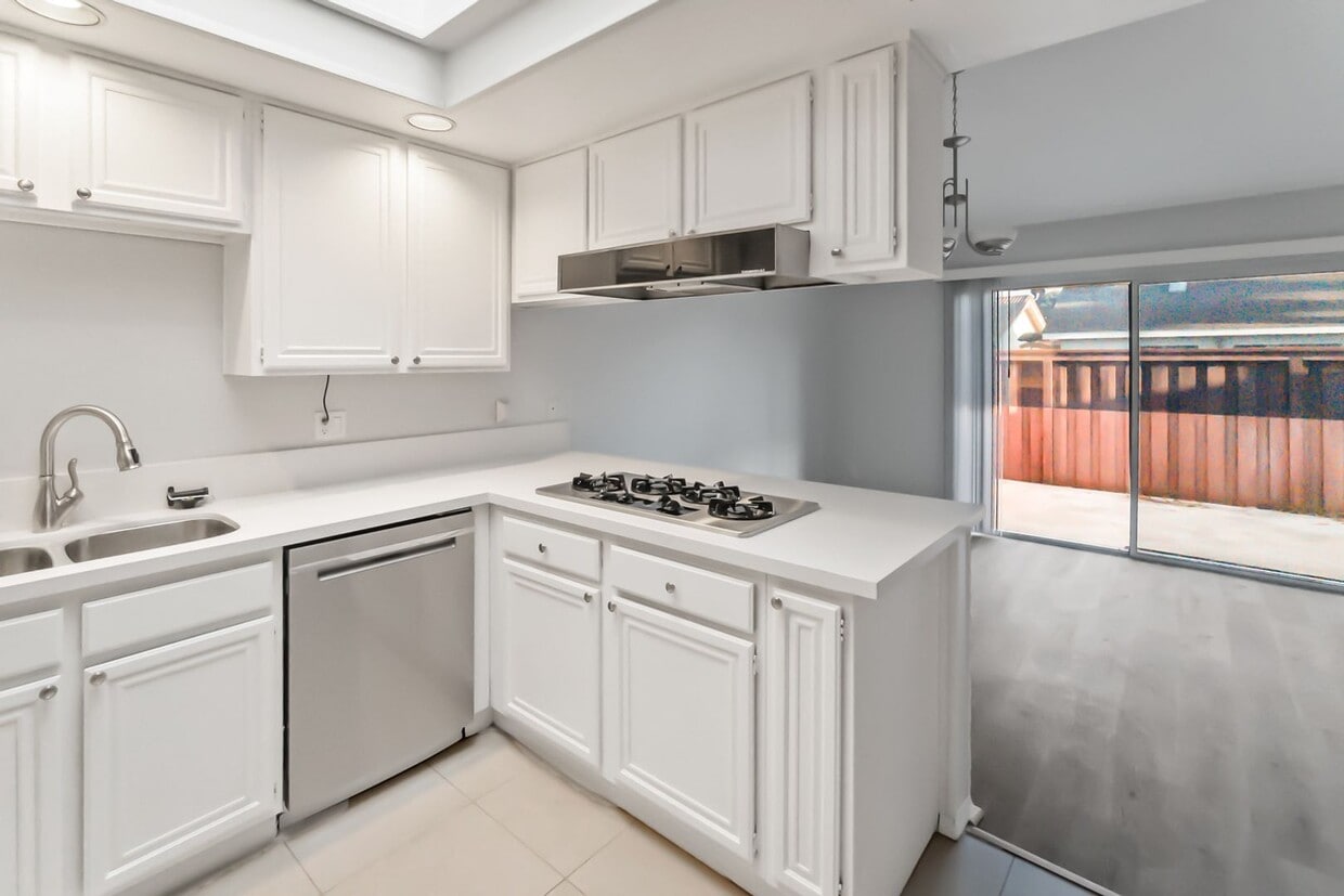 Primary Photo - Charming 3 bedroom, 2 bathroom home in Hun...