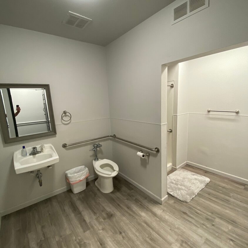 Building Photo - 1115 W 1st Ave