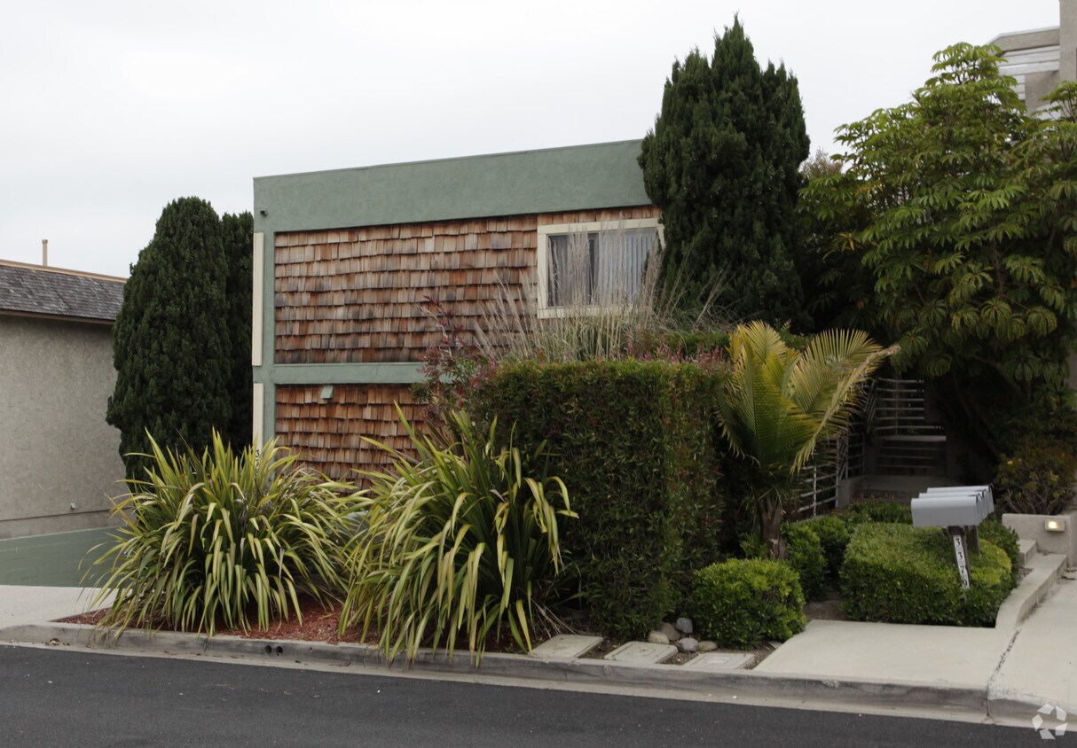 Building Photo - 33801 Mariana Dr