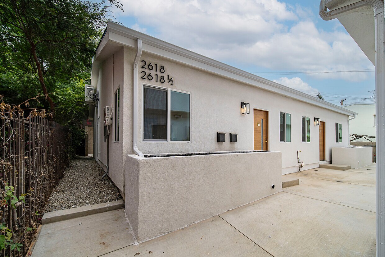 Primary Photo - 2616 Glendale Blvd