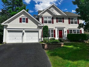 Building Photo - 9255 Glen Meadow Ln