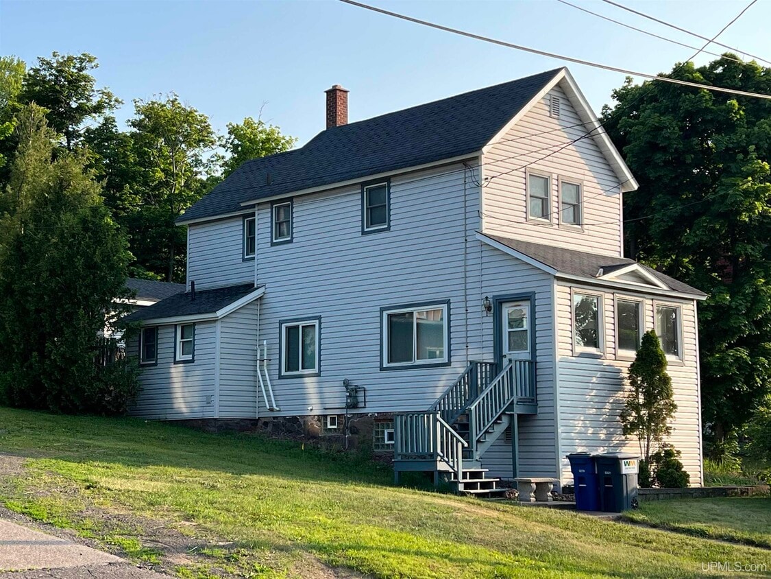 605 W Houghton Ave, Houghton, MI 49931 House Rental in Houghton, MI