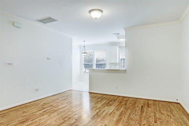 Building Photo - 1626 Sutton St