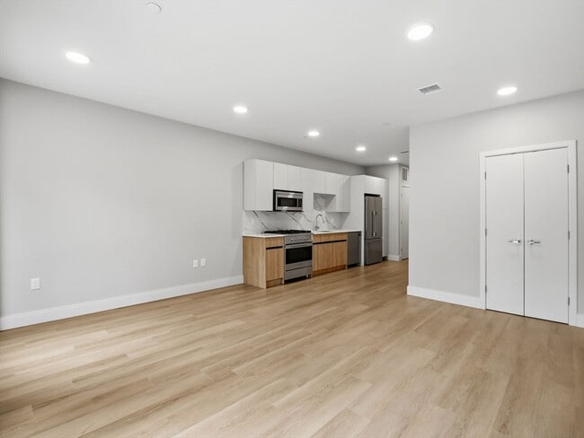 Foto del edificio - 249 Corey Rd