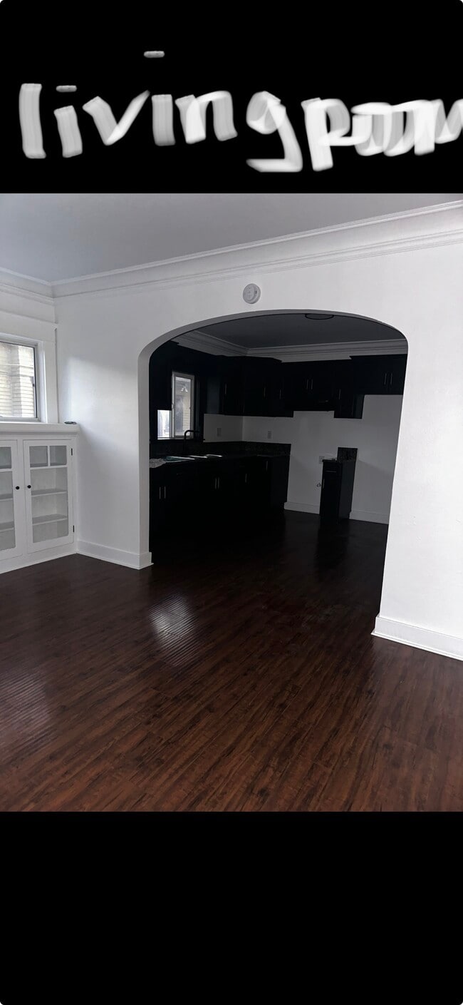 Building Photo - 613 W 48th St
