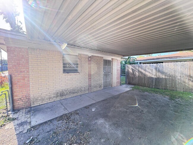Foto del edificio - 812 W Walnut Ave