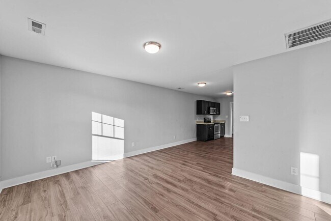 Foto del edificio - 380 Thad Little Rd