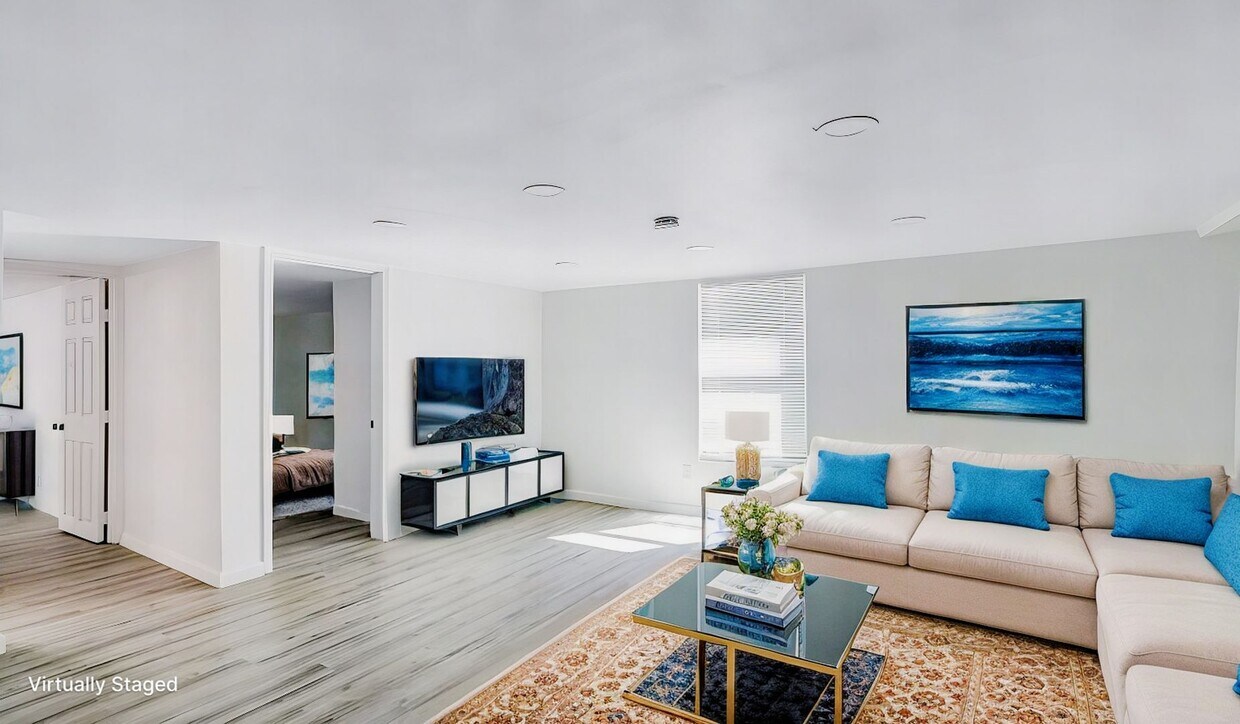 Foto principal - 2737 Stuart Dr