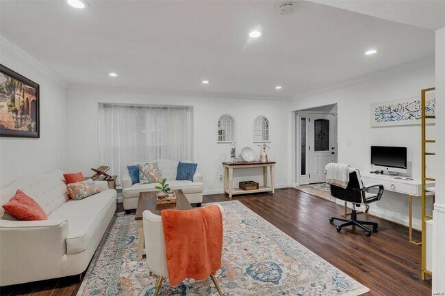 Foto del edificio - 742 Oak Hall Ln