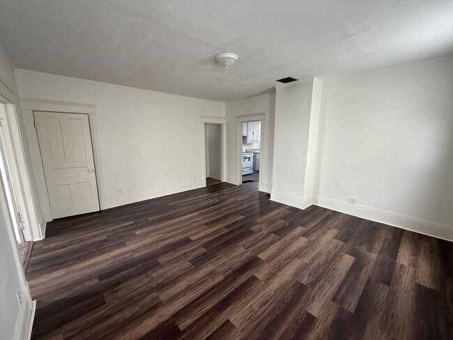 Foto del edificio - 402 Eastern Ave