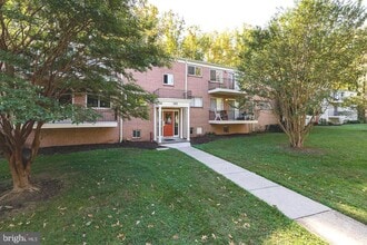 Building Photo - 10619 Weymouth St