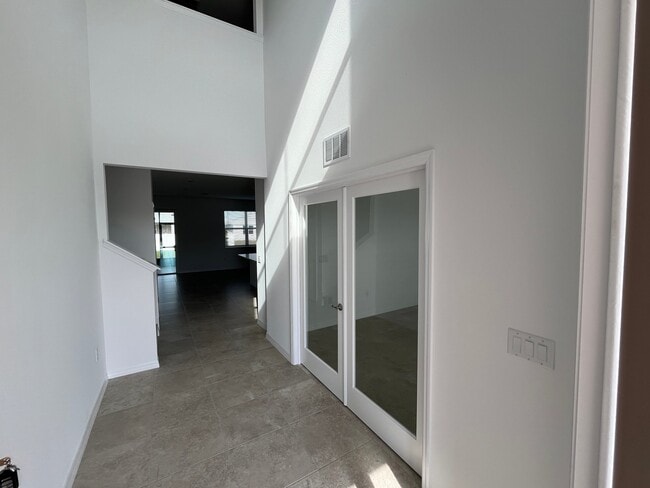 Building Photo - 5728 SW 71st Ct