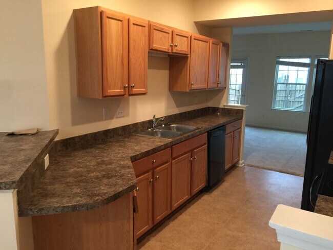 Foto del edificio - Beautiful Townhouse To Rent in Easter Henrico