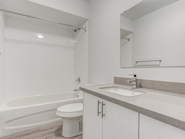 Photo du bâtiment - 3 bed, 1.5 bath townhomes in Thornhill.