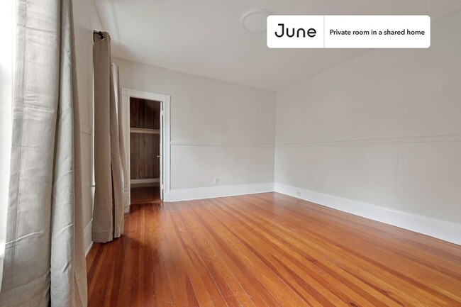 Foto del edificio - Private bedroom in 3 bed/1 bath Home