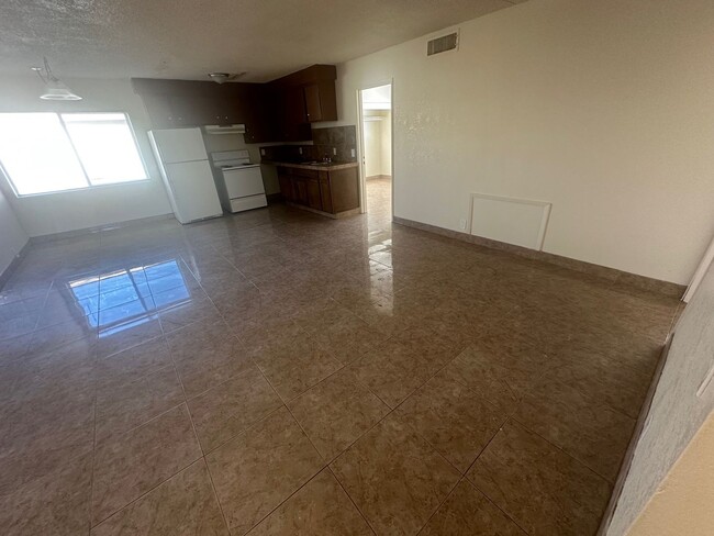 Building Photo - 4p2921
