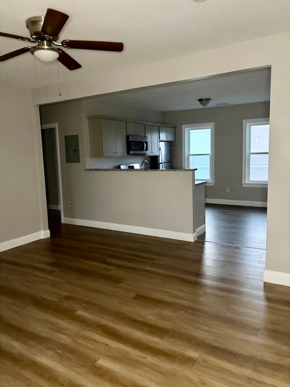 Building Photo - 325 Snell St