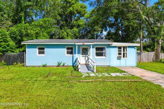 Building Photo - 355 Wildwood Ln