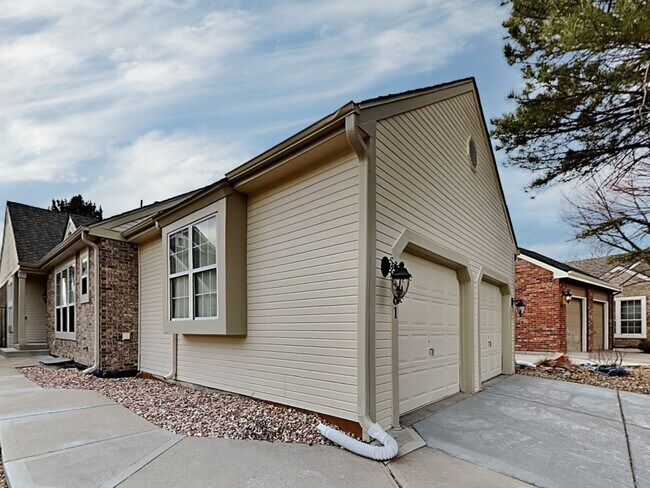 Building Photo - 8981 Sunset Ridge Ct