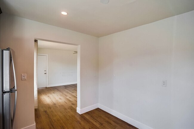 Foto del edificio - 639 W 4th St