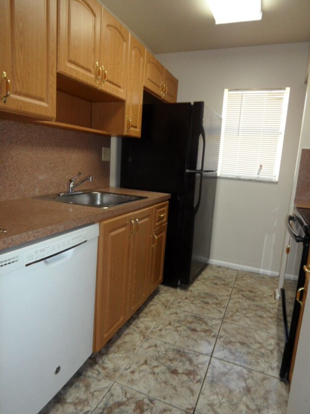 Primary Photo - Modern 2-Bed, 2-Bath Condo in Prime Coral ...