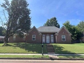 Building Photo - 8305 Crimson Creek Dr