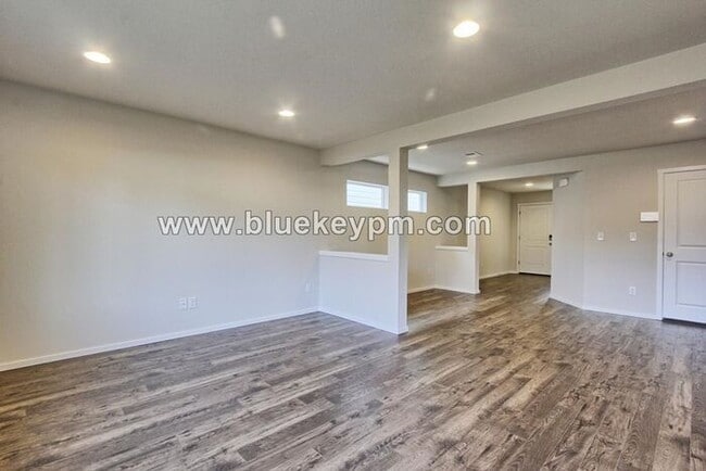 Building Photo - 4 Bed, 2.5 Baths Home in Hearthwood Neighb...