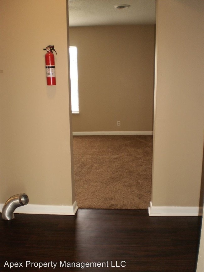 Building Photo - 208 S David Ln