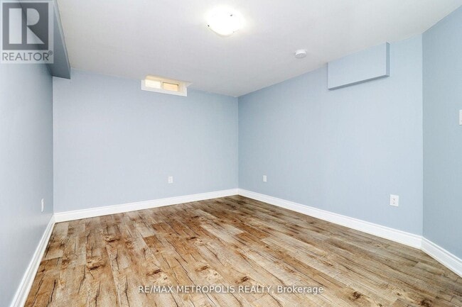 Building Photo - 33 Lipton Crescent