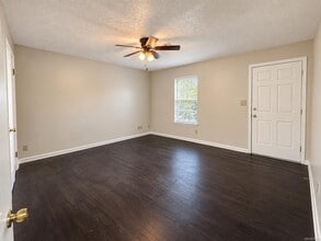 Building Photo - 229 Juniper Ct