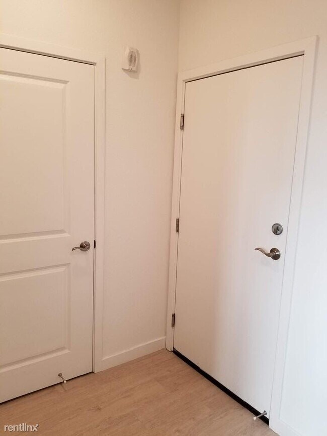 Building Photo - 2 br, 1.5 bath Townhome - 1416 Cherry Circle