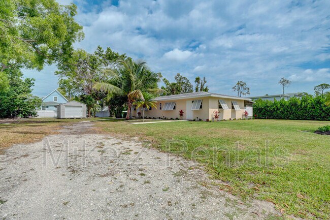Building Photo - 3069 Woodside Ave