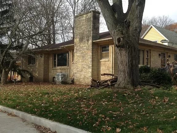 Building Photo - 3 bedroom stone home for rent