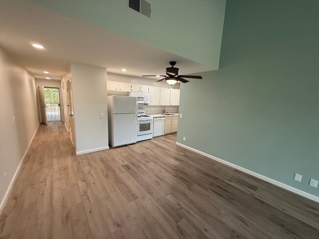 Building Photo - Beautiful Condo on the Beach - Surfside II...