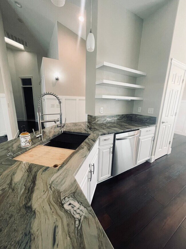 Foto del edificio - Live in Desirable Shasta Hills Estates!! 55+ Community