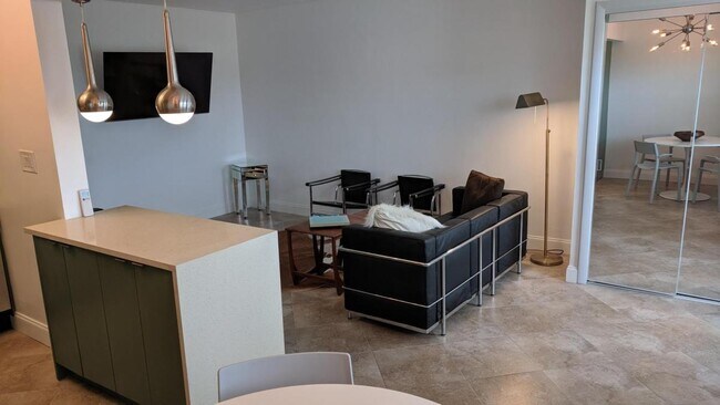 Foto del edificio - 850 NE 13th St
