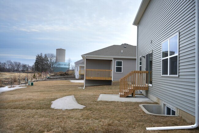 Building Photo - "Cyclist's Paradise: Spacious 2-Story Home...