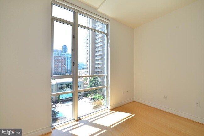 Foto del edificio - 12025 New Dominion Pkwy