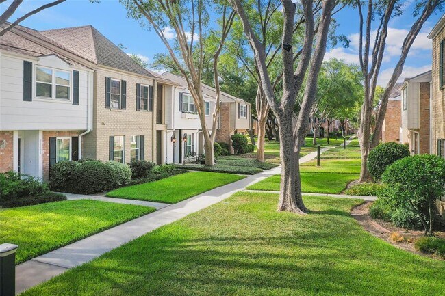 Foto del edificio - 14524 Misty Meadow Ln