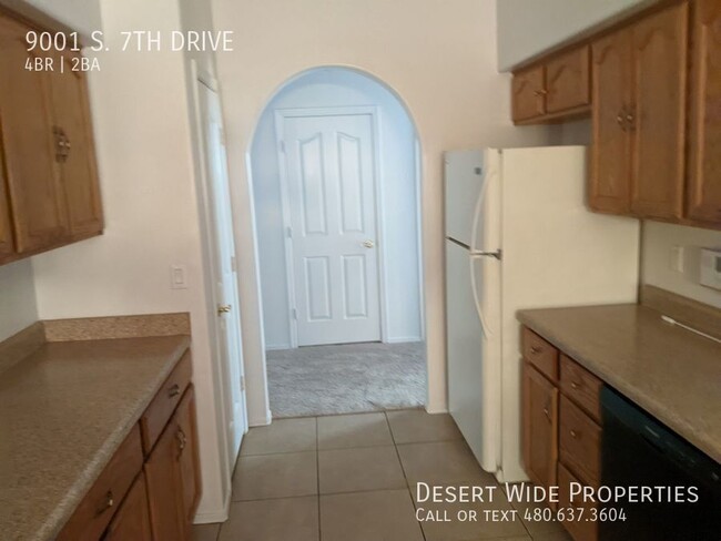 Building Photo - **COMING SOON** SPACIOUS 4 BED, 2 BATH HOM...