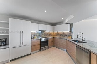 Building Photo - 9500 S Ocean Dr