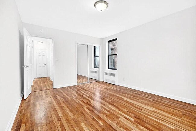 Foto del edificio - 2244 Bronx Pk E