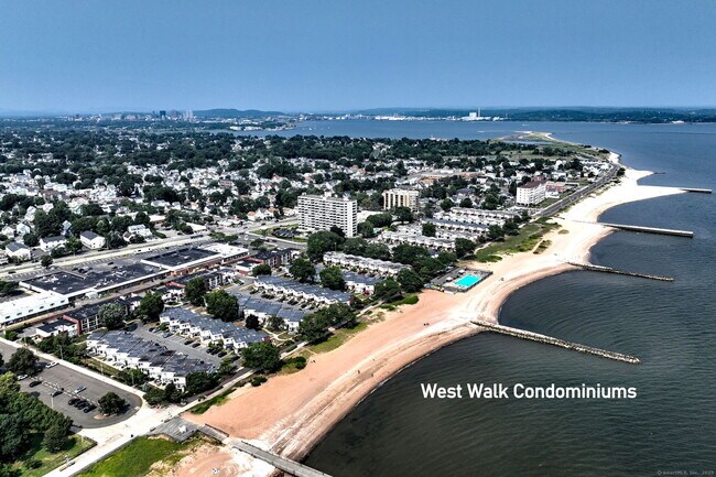 Building Photo - 65 W Walk