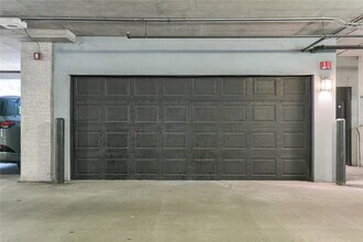 Building Photo - 2000 Bagby St