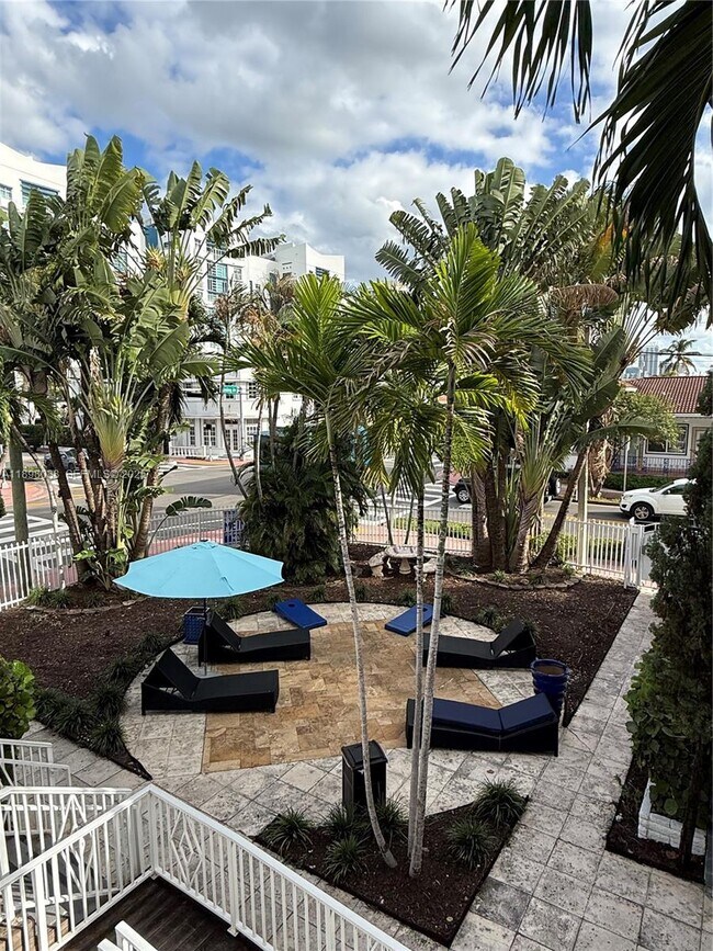 Foto del edificio - 7710 Harding Ave