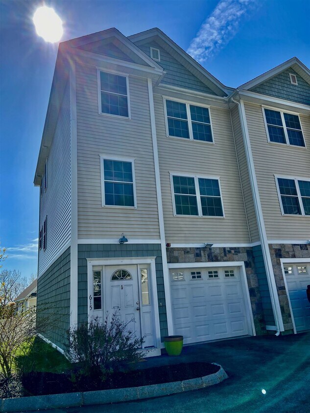Foto principal - 609 Holt Ave